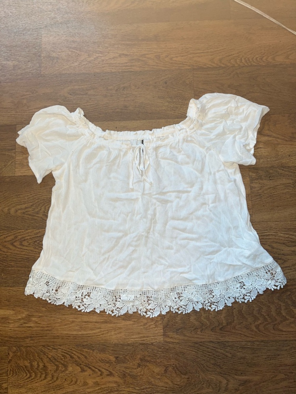 H&M White Off-Shoulder Lace-Hem Blouse